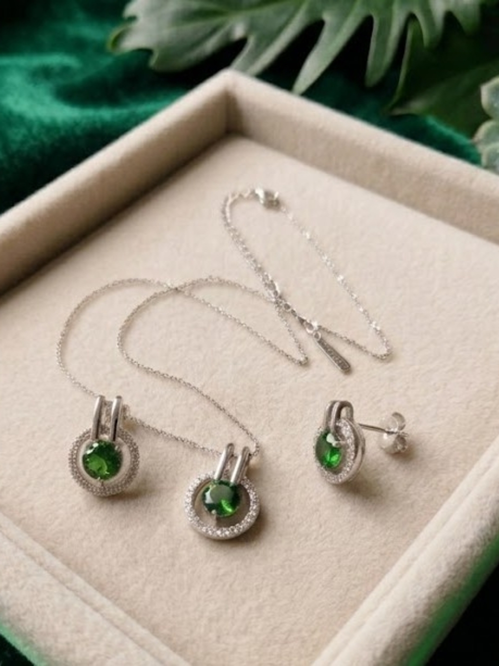 Green Necklace Set